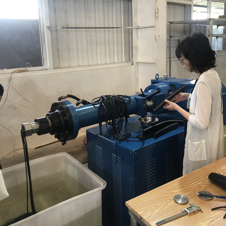 橡膠擠出機2 (1)_副本.jpg