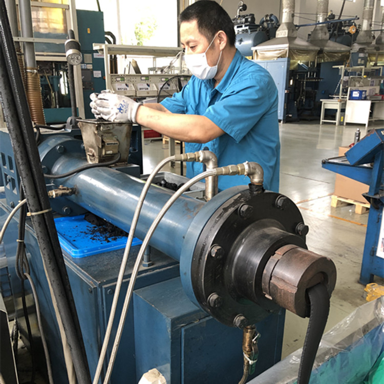 橡膠擠出機(jī)IMG_4446_副本 (2).jpg
