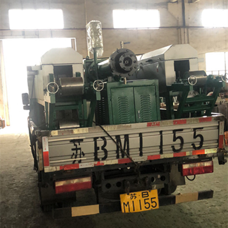 硅膠擠出機(jī)IMG_4667_副本.jpg