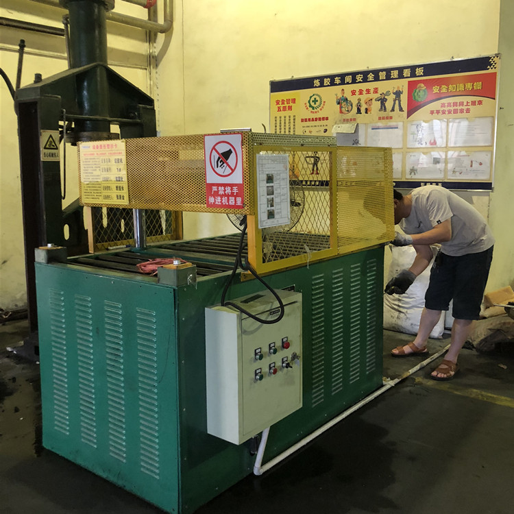 臺式切膠機調(diào)試.jpg